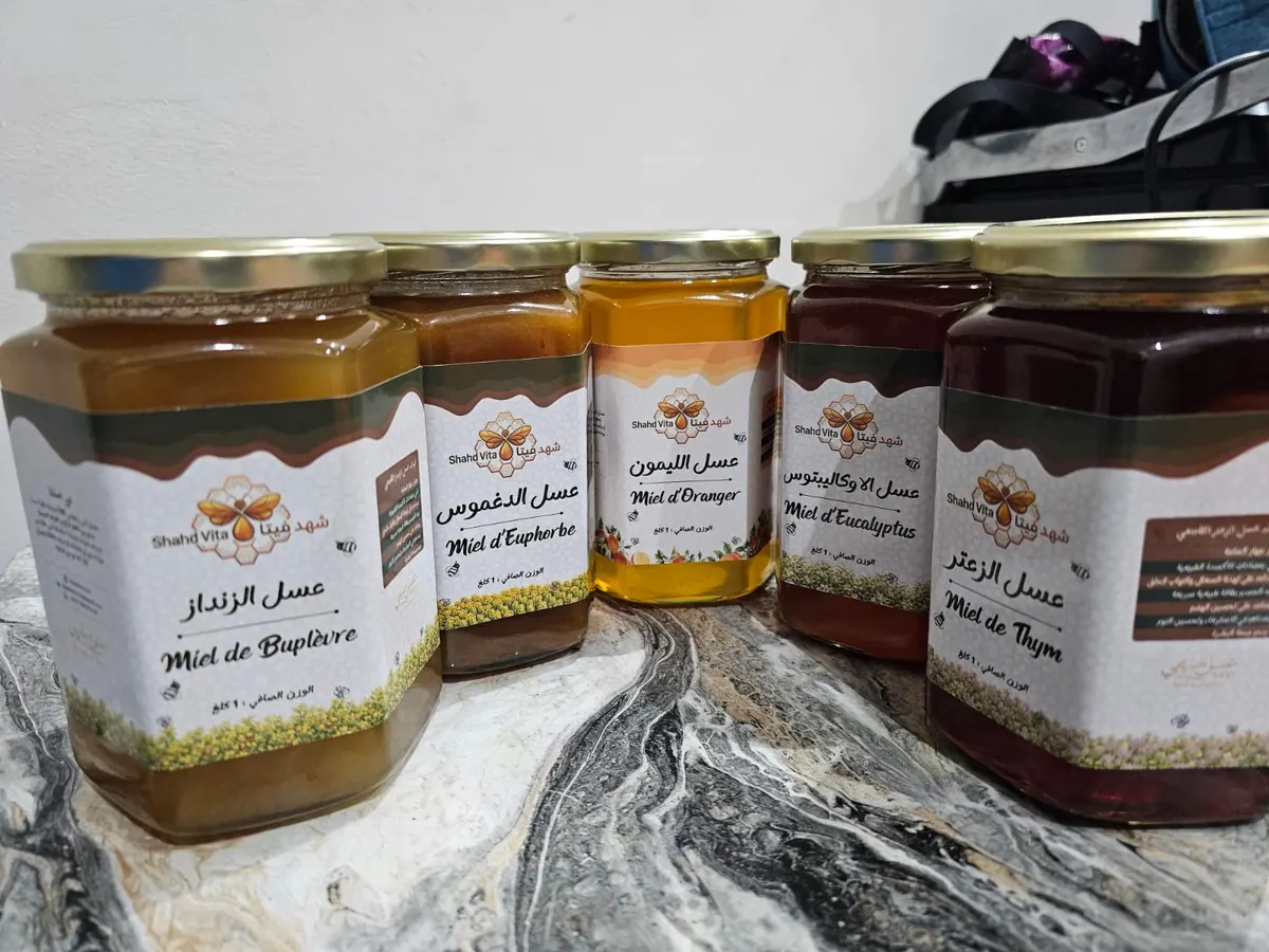 Nos pots de miel alignés